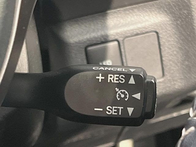 �y�N���[�Y�R���g���[���z�������H�����N���N���s�B�A�N�Z���𗣂��Ă���葬�x�ő��s���ł��A�������^�]���̕��S���y��!�����E�������ȒP�ȃX�C�b�`����Œ����ł��܂��B