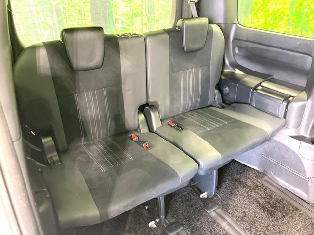 3列目シートはもちろん状態良好☆大人でもゆったりと座って頂けますので、大人数でのお出かけもラクラクです♪ご家族で、気の知れた仲間で、ドライブに行くのが楽しみですね♪