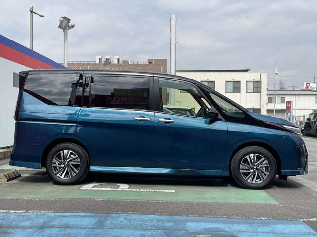 セレナ1.4 e-POWER ハイウェイスターV