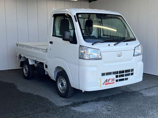 ���ʎԂ́u�T�[�r�X�J�[�G���Y �{�X�v�A�y�����Ԃ́u�T�[�r�X�J�[�G���Y �����X�v���炨�T�������܂��B