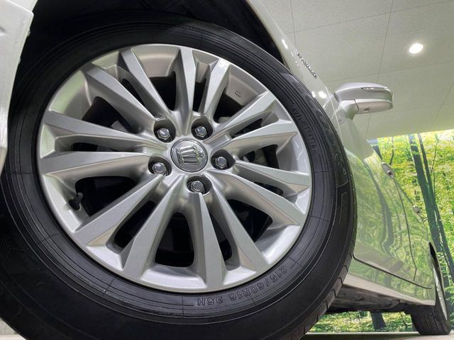 �y����16�C���`�A���~�z�C�[���z�O�ςɃ}�b�`���������A���~�z�C�[���𑕒����Ă���܂��B�e��ЊO�A���~�z�C�[����A�X�^�b�h���X�^�C�����戵�����Ă���܂��B���񂲑��k����������