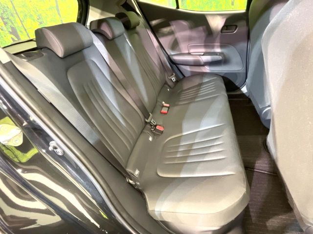 後部座席も気になるようなキズ・汚れやへたり等、大きなダメージはなく、良好な状態です。