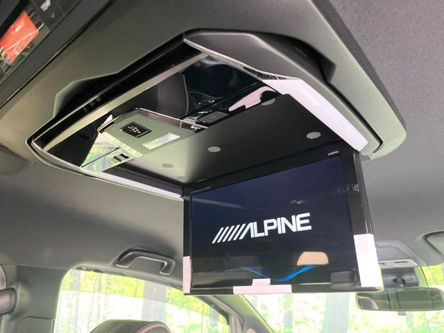 【12.8型フリップダウン】大画面モニターで後席でもエンタメをお楽しみいただけます。家族や友人とお出かけする機会が多い方に大人気です♪