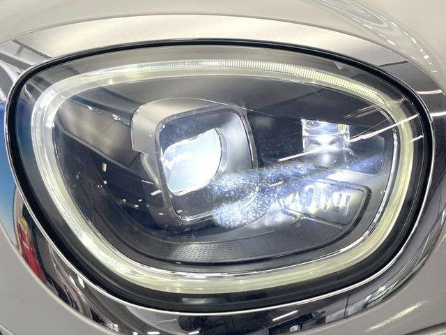 ��LED�w�b�h���C�g:��ԑ��s�����ǍD�Ȏ��E���m�ۂ����S���ĉ^�]�ł��鍂�P�xLED�w�b�h���C�g�𑕔�!�_�����x�������A����d�͂��}�����Ă��܂��B