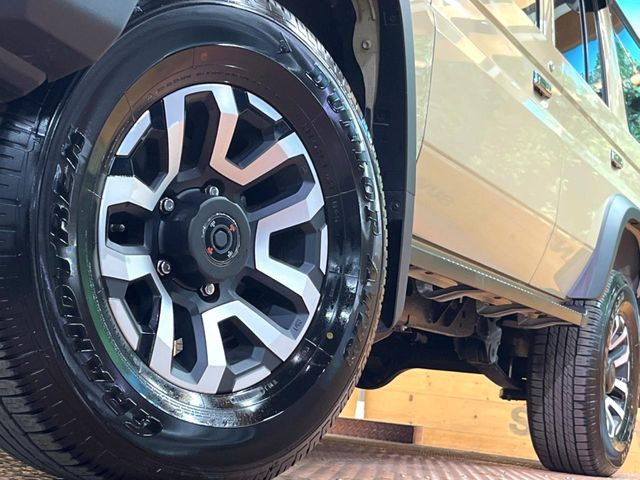 �y����16�C���`�A���~�z�C�[���z�O�ςɃ}�b�`���������A���~�z�C�[���𑕒����Ă���܂��B�e��ЊO�A���~�z�C�[����A�X�^�b�h���X�^�C�����戵�����Ă���܂��B���񂲑��k����������