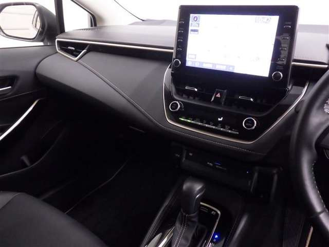 カローラ1.8 ハイブリッド W×B