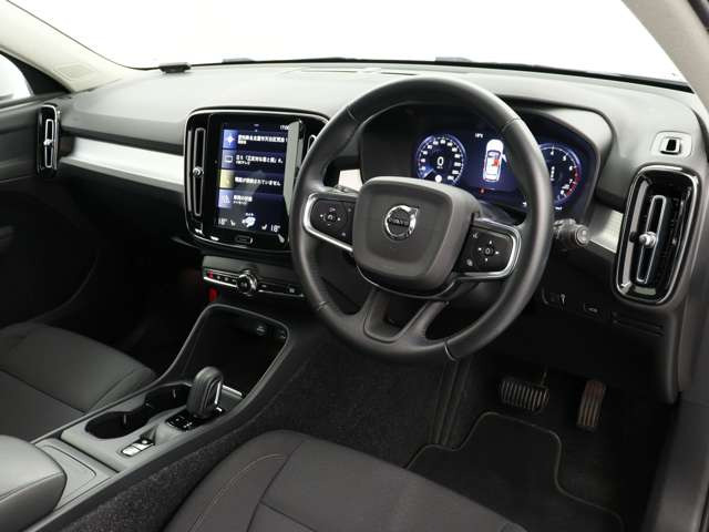 XC40B4 モメンタム