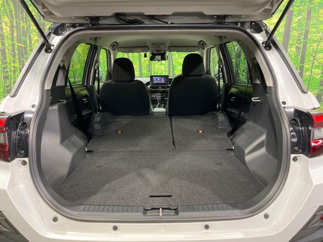 後席を格納すると、これだけの広さが!シーンに合わせたシートアレンジで、大きな荷物も積むことが出来ます♪