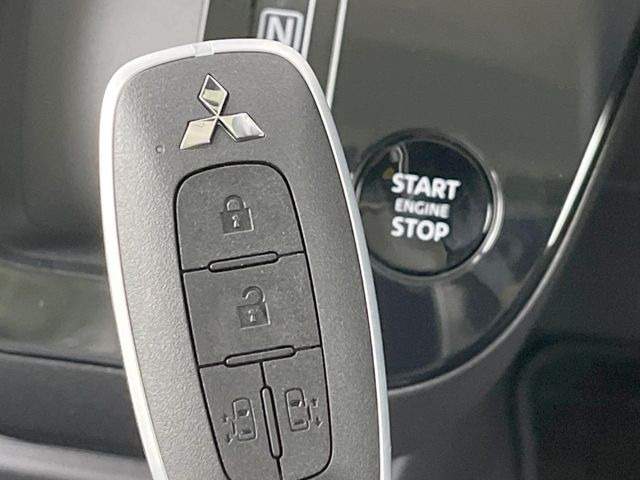 �y�I�y���[�V�����L�[�z�J�o����|�P�b�g�ɓ��ꂽ�܂܂ł��h�A�̎{���E�������\�ȃX�}�[�g�L�[�𑕔��B�G���W���̃I���E�I�t�����J�M�����o���K�v����������Ƃ��Ă��֗��ł���