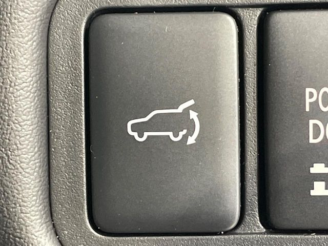 【パワーバックドア】スマートキーや運転席のボタンを押すだけでリアゲートが自動で開閉します!荷物を持っている時や、高い位置にあるバックドアを閉める際に便利な機能です♪