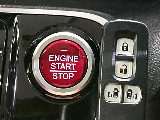 �yHonda�X�}�[�g�L�[�z�J�o����|�P�b�g�ɓ��ꂽ�܂܂ł��h�A�̎{���E�������\�ȃX�}�[�g�L�[�𑕔��B�G���W���̃I���E�I�t�����J�M�����o���K�v����������Ƃ��Ă��֗��ł���