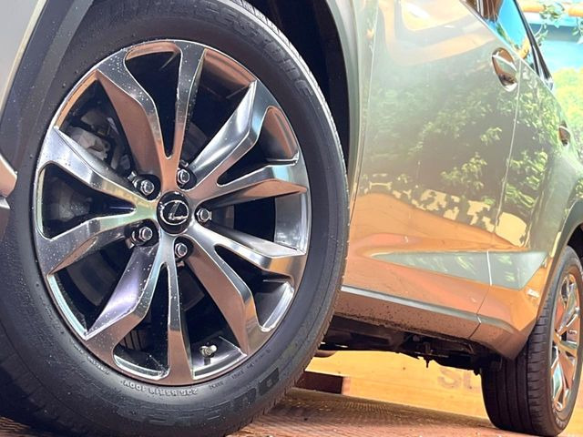 �y����18�C���`�A���~�z�C�[���z�O�ςɃ}�b�`���������A���~�z�C�[���𑕒����Ă���܂��B�e��ЊO�A���~�z�C�[����A�X�^�b�h���X�^�C�����戵�����Ă���܂��B���񂲑��k����������