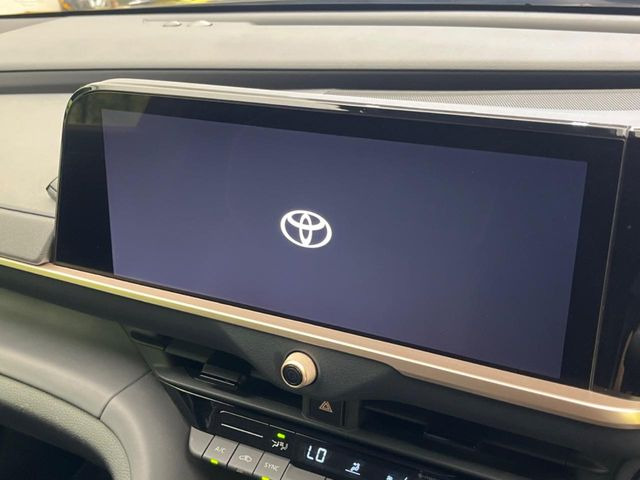 【12.3インチディスプレイオーディオ】スマートフォンと連携が可能な大画面ディスプレイオーディオです。スマートフォンのナビ機能を使用したり、Bluetooth接続で音楽もお楽しみいただけます!