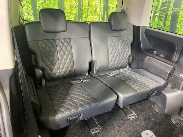 3列目シートはもちろん状態良好☆大人でもゆったりと座って頂けますので、大人数でのお出かけもラクラクです♪ご家族で、気の知れた仲間で、ドライブに行くのが楽しみですね♪
