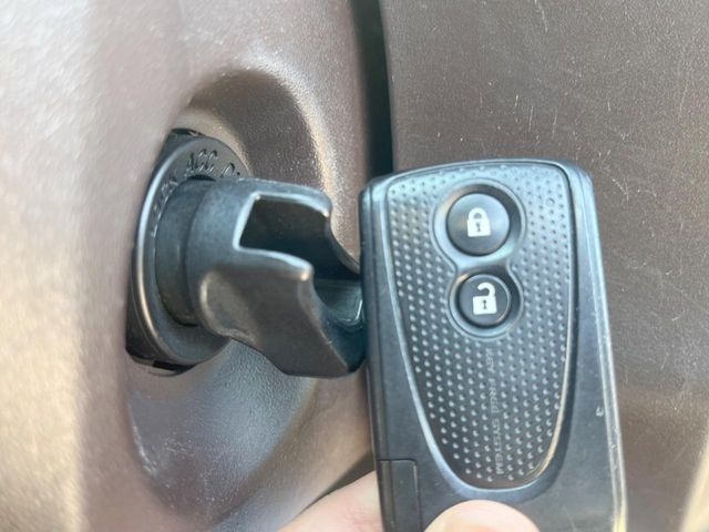 �y�X�}�[�g�L�[�z�J�o����|�P�b�g�ɓ��ꂽ�܂܂ł��h�A�̎{���E�������\�ȃX�}�[�g�L�[�𑕔��B�G���W���̃I���E�I�t�����J�M�����o���K�v����������Ƃ��Ă��֗��ł���