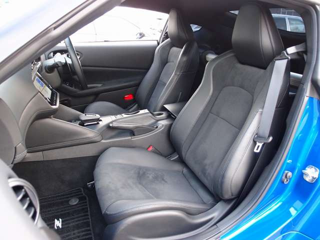 �o�[�W����ST�n�[�t���U�[�V�[�g�́A�d���ɂĒ����\�ȃp���[�V�[�g�ɃV�[�g�q�[�^�[�����B����]�ɉ�����RECARO����BRIDE���Ȃǂ̃X�|�[�c�V�[�g�������ȋ��z�ɂĂ���t���\�ł�