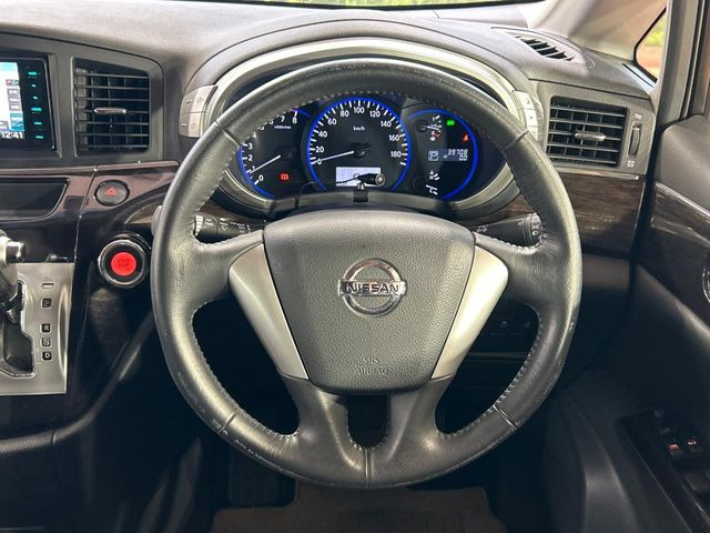 �y�����v�����X�e�A�����O�z�㎿�Ȋv���g�p���邱�ƂŁA��ɂ����������݂ƂĂ��^�]���₷���n���h���ł���