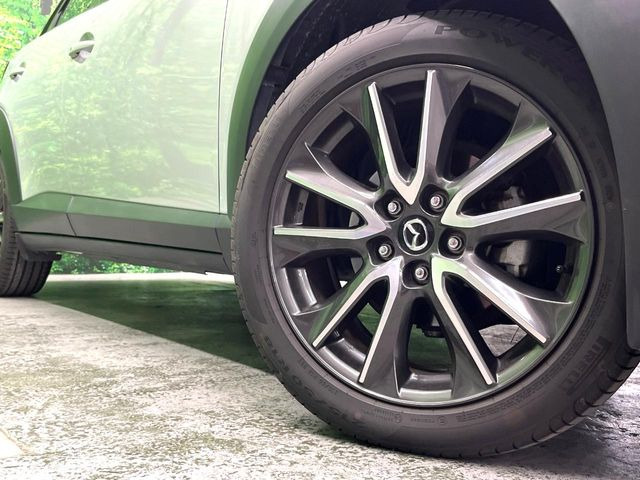 �y����18�C���`�A���~�z�C�[���z�O�ςɃ}�b�`���������A���~�z�C�[���𑕒����Ă���܂��B�e��ЊO�A���~�z�C�[����A�X�^�b�h���X�^�C�����戵�����Ă���܂��B���񂲑��k����������