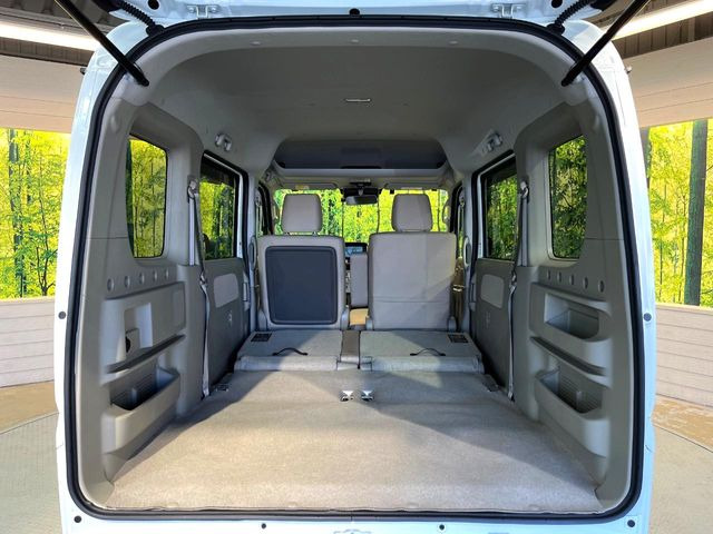 ���i�̂���������ʋ΁A���}���ɏ\���ȉ׎��X�y�[�X���m�ۂ��Ă���܂��B�Z�J���h�V�[�g��|���ƁA�傫�ȉו��̐ύڂ��\�ł���