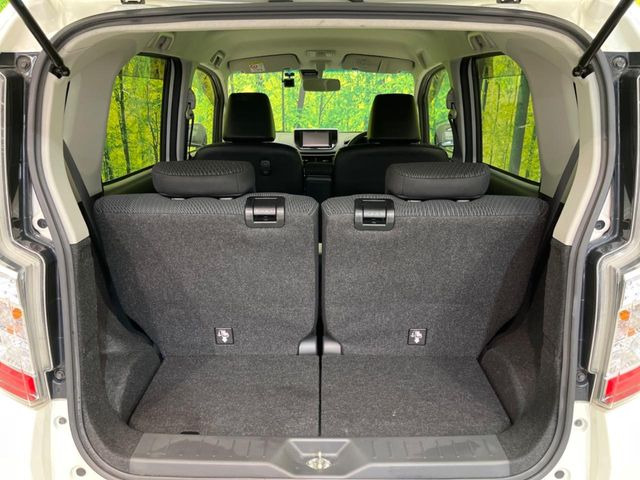 ���i�̂���������ʋ΁A���}���ɏ\���ȉ׎��X�y�[�X���m�ۂ��Ă���܂��B�Z�J���h�V�[�g��|���ƁA�傫�ȉו��̐ύڂ��\�ł���