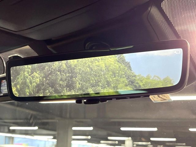 【デジタルインナーミラー】後席の大きな荷物や同乗者で後方が確認しづらい時でも安心!カメラが撮影した車両後方の映像をルームミラー内に表示。クリアな視界で状況の確認が可能です!