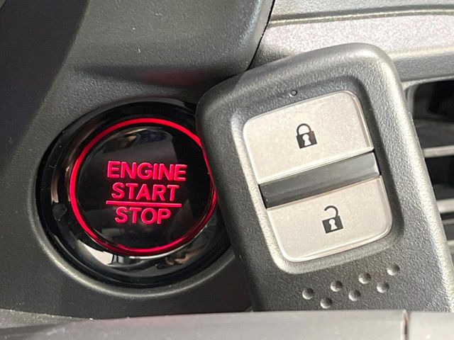 �yHonda�X�}�[�g�L�[�z�J�o����|�P�b�g�ɓ��ꂽ�܂܂ł��h�A�̎{���E�������\�ȃX�}�[�g�L�[�𑕔��B�G���W���̃I���E�I�t�����J�M�����o���K�v����������Ƃ��Ă��֗��ł���