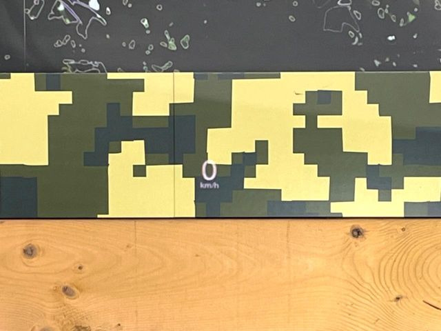 �y�J���[�w�b�h�A�b�v�f�B�X�v���C�z���݂̑��x�⑖�s�����f�W�^���\���ŉ^�]�ȑO���̃K���X�ɓ��e!�J���[�t���Ŏ��F���������A�^�]���ڐ������炳���K�v�ȏ����m�F�ł���̂łƂ��Ă��֗��ň��S!