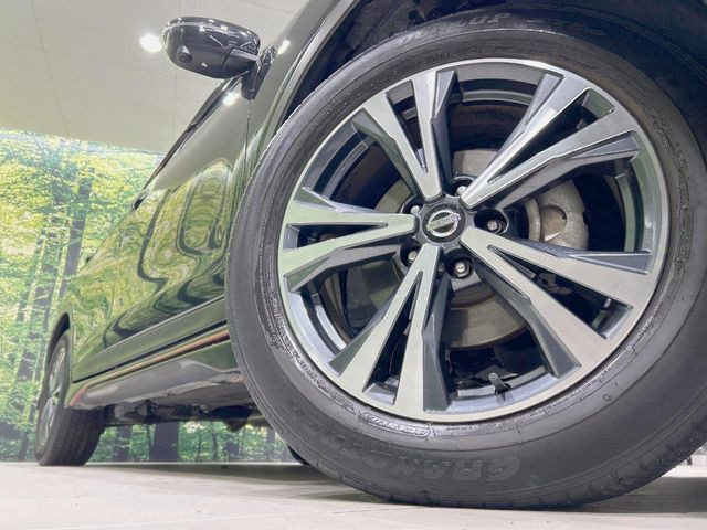 �y����18�C���`�A���~�z�C�[���z�O�ςɃ}�b�`���������A���~�z�C�[���𑕒����Ă���܂��B�e��ЊO�A���~�z�C�[����A�X�^�b�h���X�^�C�����戵�����Ă���܂��B���񂲑��k����������