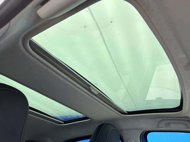 ���p�m���}�~�b�N���[�t:�唗�͂̃p�m���}���[�t�́A�㕔���Ȃɂ܂ő����Ă���A�J���I�ȋ�Ԃ����y���݂��������܂��B