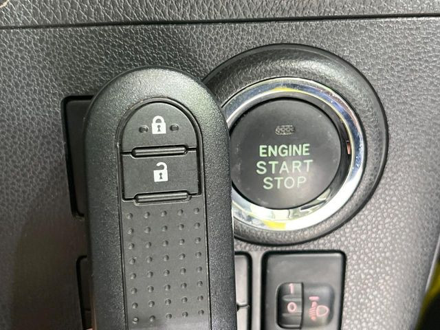 �y�L�[�t���[�V�X�e���z�J�o����|�P�b�g�ɓ��ꂽ�܂܂ł��h�A�̎{���E�������\�ȃX�}�[�g�L�[�𑕔��B�G���W���̃I���E�I�t�����J�M�����o���K�v����������Ƃ��Ă��֗��ł���