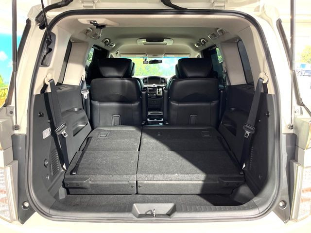 ���i�̂���������ʋ΁A���}���ɏ\���ȉ׎��X�y�[�X���m�ۂ��Ă���܂��B�Z�J���h�V�[�g��|���ƁA�傫�ȉו��̐ύڂ��\�ł���