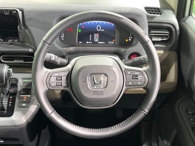 �y�����v�����X�e�A�����O�z�㎿�Ȋv���g�p���邱�ƂŁA��ɂ����������݂ƂĂ��^�]���₷���n���h���ł���