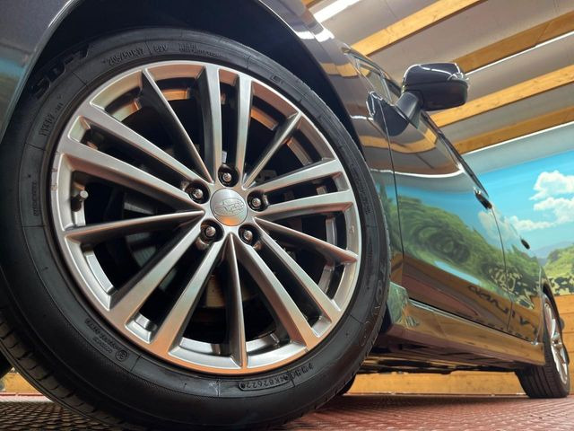 �y���������C���`�A���~�z�C�[���z�O�ςɃ}�b�`���������A���~�z�C�[���𑕒����Ă���܂��B�e��ЊO�A���~�z�C�[����A�X�^�b�h���X�^�C�����戵�����Ă���܂��B���񂲑��k����������