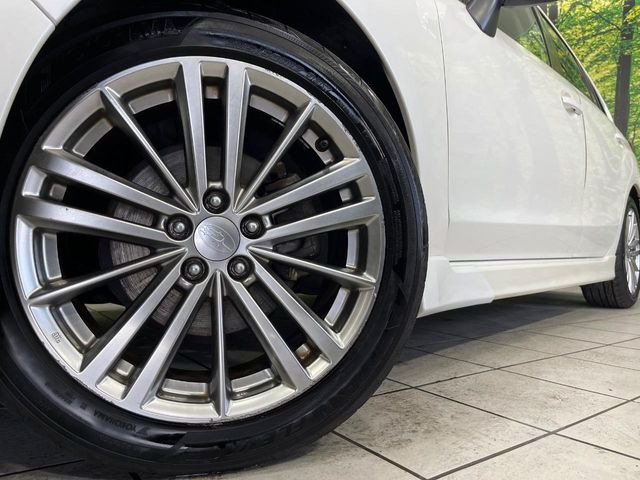 �y����17�C���`�A���~�z�C�[���z�O�ςɃ}�b�`���������A���~�z�C�[���𑕒����Ă���܂��B�e��ЊO�A���~�z�C�[����A�X�^�b�h���X�^�C�����戵�����Ă���܂��B���񂲑��k����������