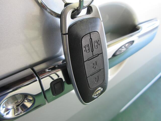 �L�[���|�P�b�g�ɓ��ꂽ�܂܂ł��G���W��ON/OFF�A�h�A�{��/�J���\���֗��ȃX�}�[�g�L�[�ł��B