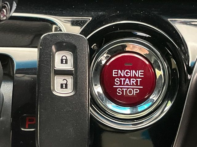 �yHonda�X�}�[�g�L�[�z�J�o����|�P�b�g�ɓ��ꂽ�܂܂ł��h�A�̎{���E�������\�ȃX�}�[�g�L�[�𑕔��B�G���W���̃I���E�I�t�����J�M�����o���K�v����������Ƃ��Ă��֗��ł���