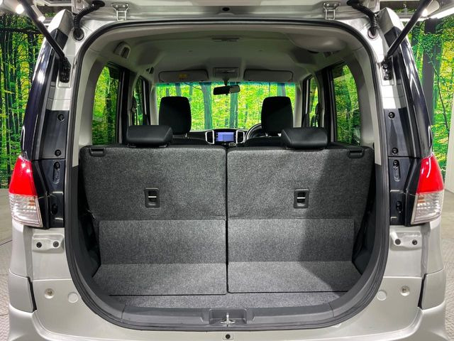 ���i�̂���������ʋ΁A���}���ɏ\���ȉ׎��X�y�[�X���m�ۂ��Ă���܂��B�Z�J���h�V�[�g��|���ƁA�傫�ȉו��̐ύڂ��\�ł���