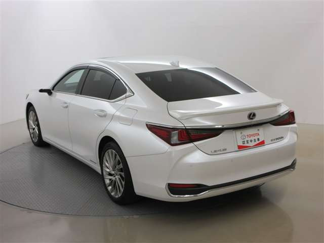 ES300h バージョンL