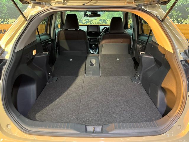 ���i�̂���������ʋ΁A���}���ɏ\���ȉ׎��X�y�[�X���m�ۂ��Ă���܂��B�Z�J���h�V�[�g��|���ƁA�傫�ȉו��̐ύڂ��\�ł���