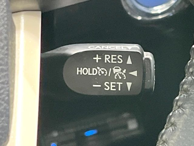 【レーダークルーズコントロール】高速道路での長距離走行が楽に!!自動で速度を保つクルーズコントロールが、衝突軽減システムと連携し、前方の車両を感知して車間を保つように速度調節してくれます!!