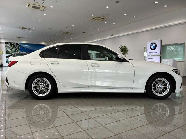 3シリーズセダン318i