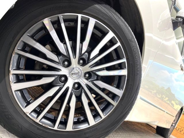 �y����18�C���`�A���~�z�C�[���z�O�ςɃ}�b�`���������A���~�z�C�[���𑕒����Ă���܂��B�e��ЊO�A���~�z�C�[����A�X�^�b�h���X�^�C�����戵�����Ă���܂��B���񂲑��k����������