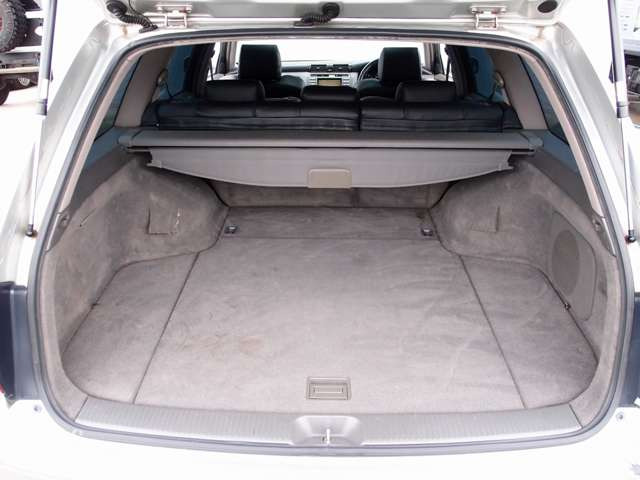 ���Ђ̓h�A�̃q���W����/�e�������/�t���A�}�b�g�ȂǁA�ׂ��ȏ����Y��ɃN���[�j���O�v���܂��B�V�Ԃ��낵���Ă̂悤�ȋP������ԗ������q�l�ɂ��[�Ԃ����Ē����܂��B�������̂��q�l�������S���Ă������������܂�