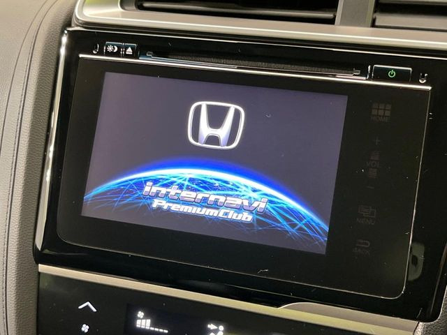 �y�����i�r�z�l�C�̏����i�r�𑕔����Ă���܂��B�i�r�̎g���₷���͂������A�I�[�f�B�I�@�\���[��!�L�����v�◷�s�͂������A�ʋ΂┃�����ȂǕ��i�̃h���C�u���y�����Ȃ�͂���