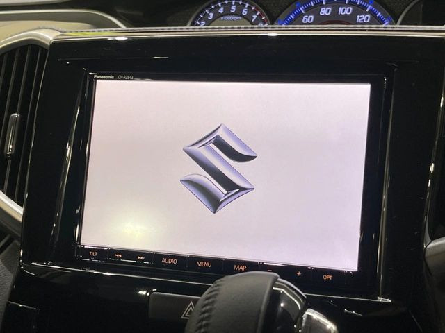 �y�����i�r�z�l�C�̏����i�r�𑕔����Ă���܂��B�i�r�̎g���₷���͂������A�I�[�f�B�I�@�\���[��!�L�����v�◷�s�͂������A�ʋ΂┃�����ȂǕ��i�̃h���C�u���y�����Ȃ�͂���