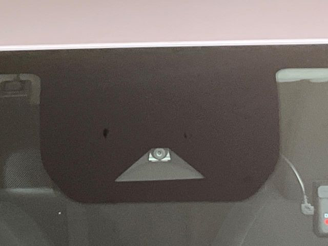 �y�C���e���W�F���g�G�}�[�W�F���V�[�u���[�L�z�t�����g�J�����őO���̎ԗ�����s�҂����m�B�Փ˂������Ȏ��͏Փ˔�Q�y���u���[�L���쓮�A�Փˉ�����T�|�[�g�B�����S�Ƀh���C�u�����y���݂��������܂��B