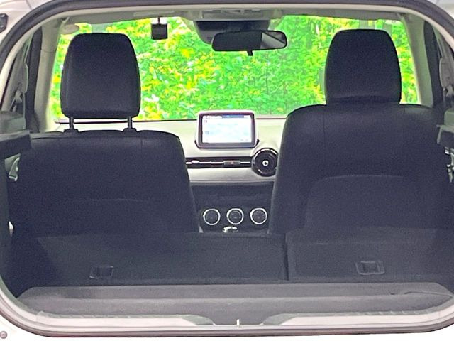 ���i�̂���������ʋ΁A���}���ɏ\���ȉ׎��X�y�[�X���m�ۂ��Ă���܂��B�Z�J���h�V�[�g��|���ƁA�傫�ȉו��̐ύڂ��\�ł���