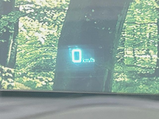 �y�w�b�h�A�b�v�f�B�X�v���C�z���݂̑��x�⑖�s�����f�W�^���\���ŉ^�]�ȑO���̃K���X�ɓ��e!�^�]���A�ڐ������炳���K�v�ȏ����m�F�ł���̂łƂ��Ă��֗��ň��S!