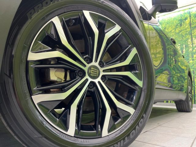 【純正19インチアルミホイール】外観にマッチした純正アルミホイールを装着しております。各種社外アルミホイールや、スタッドレスタイヤも取扱いしております。是非ご相談ください♪