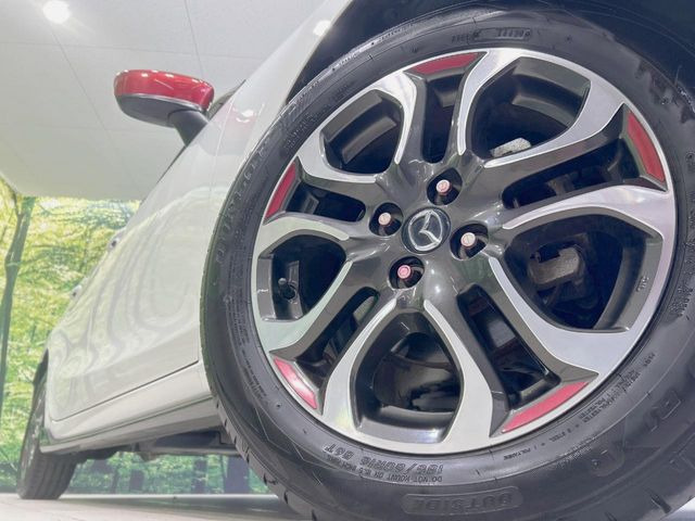 �y����16�C���`�A���~�z�C�[���z�O�ςɃ}�b�`���������A���~�z�C�[���𑕒����Ă���܂��B�e��ЊO�A���~�z�C�[����A�X�^�b�h���X�^�C�����戵�����Ă���܂��B���񂲑��k����������